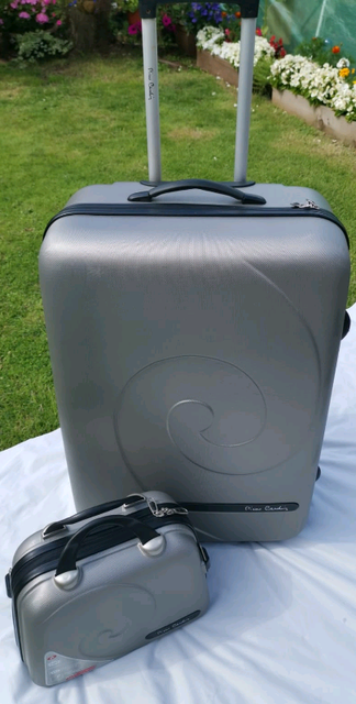 suitcase set with vanity case